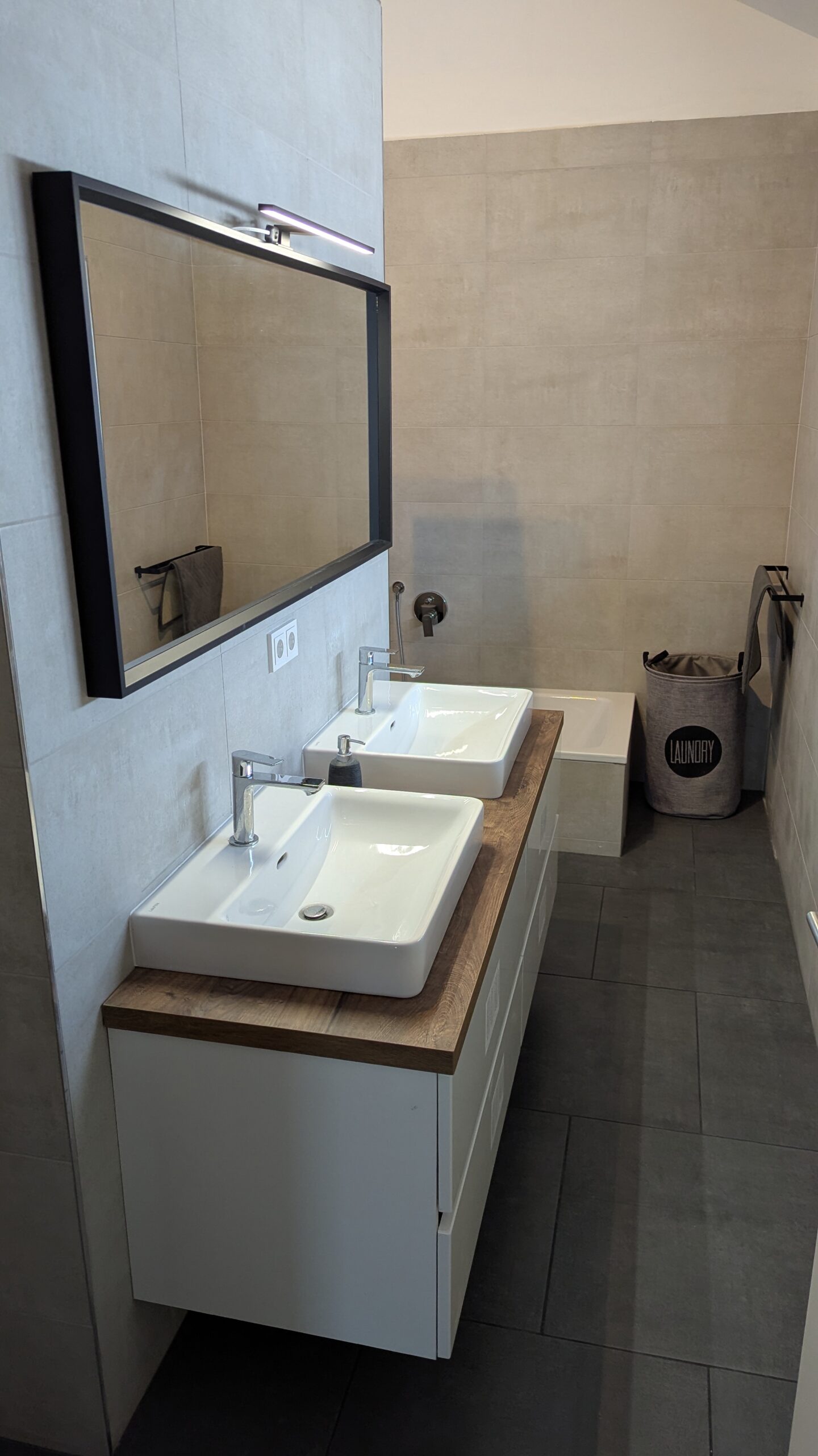 Bathroom upper floor